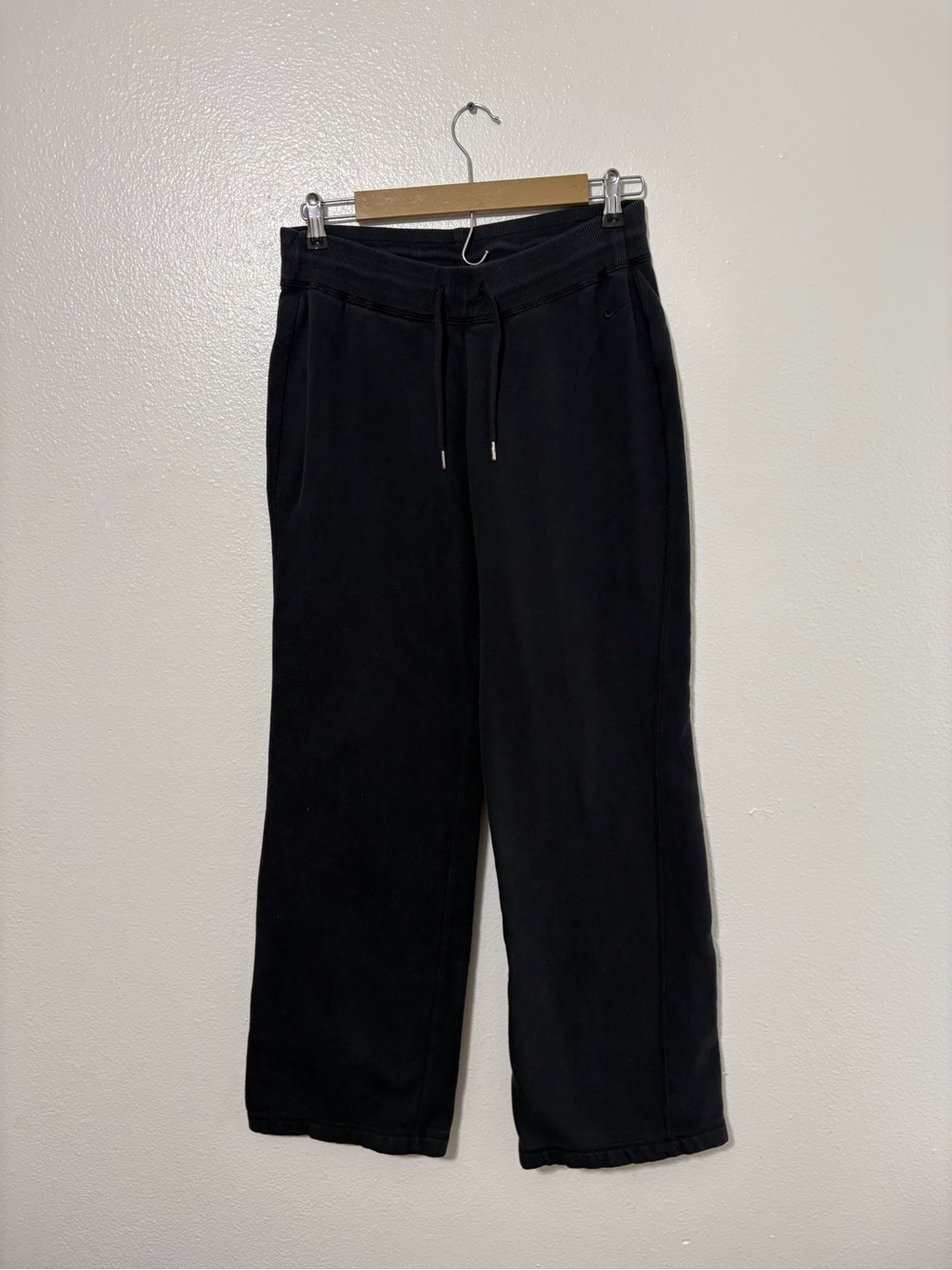Nike Size Medium Black Fleece Wide Leg Drawstring Pants Loungewear Athletic Gym